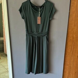 Quince Green Knee-Length A-Line Dress